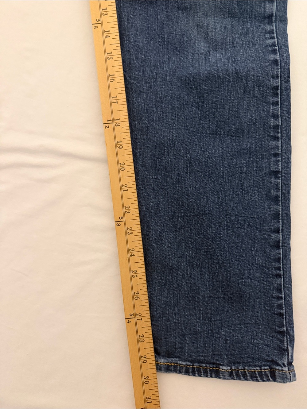 Levi's 34/30 514 Classic Straight-Leg Women's Jeans in Medium Blue - Picture 8 of 8